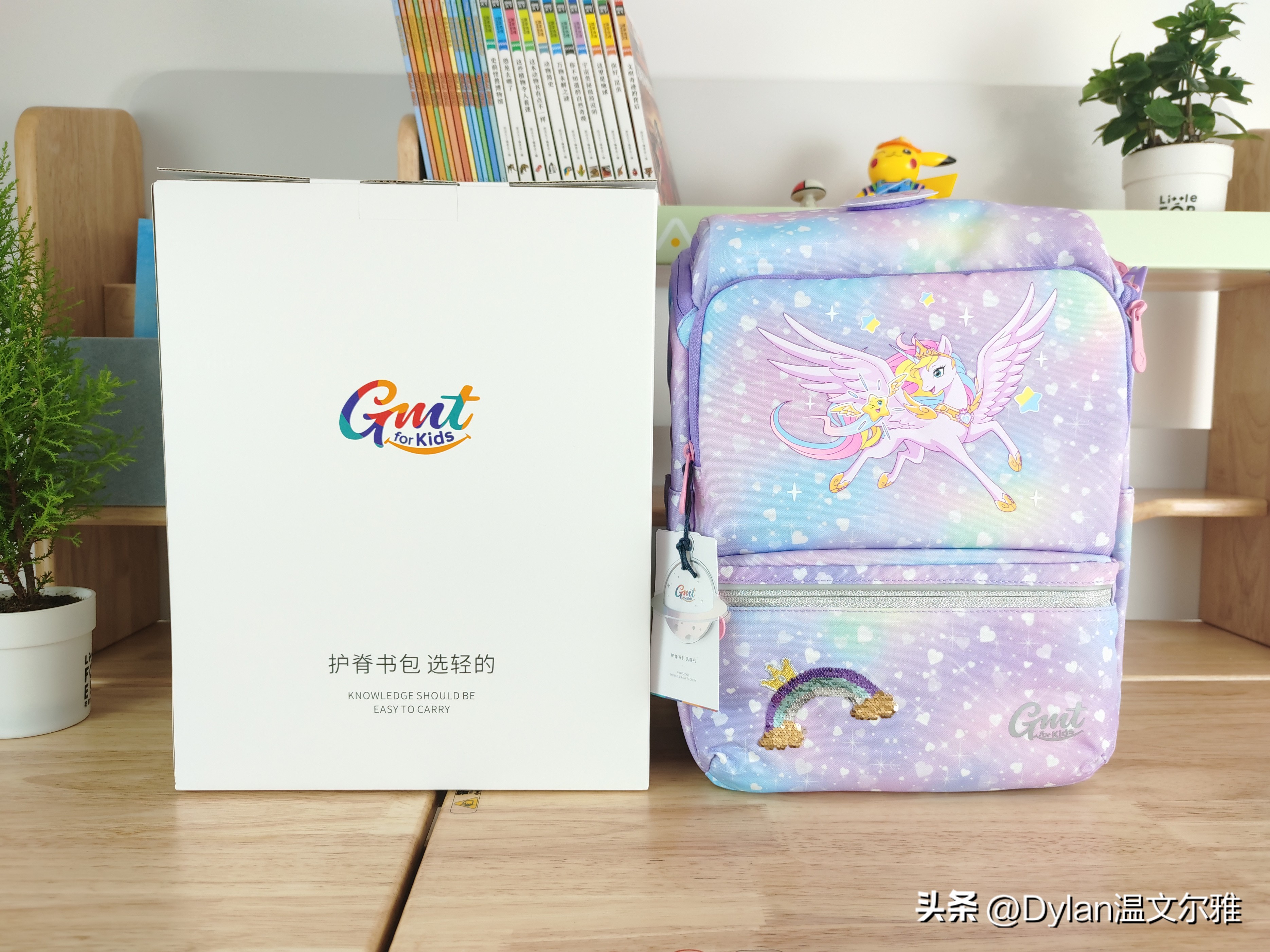 孩子开学必备的书包,小小肩膀大大的书包