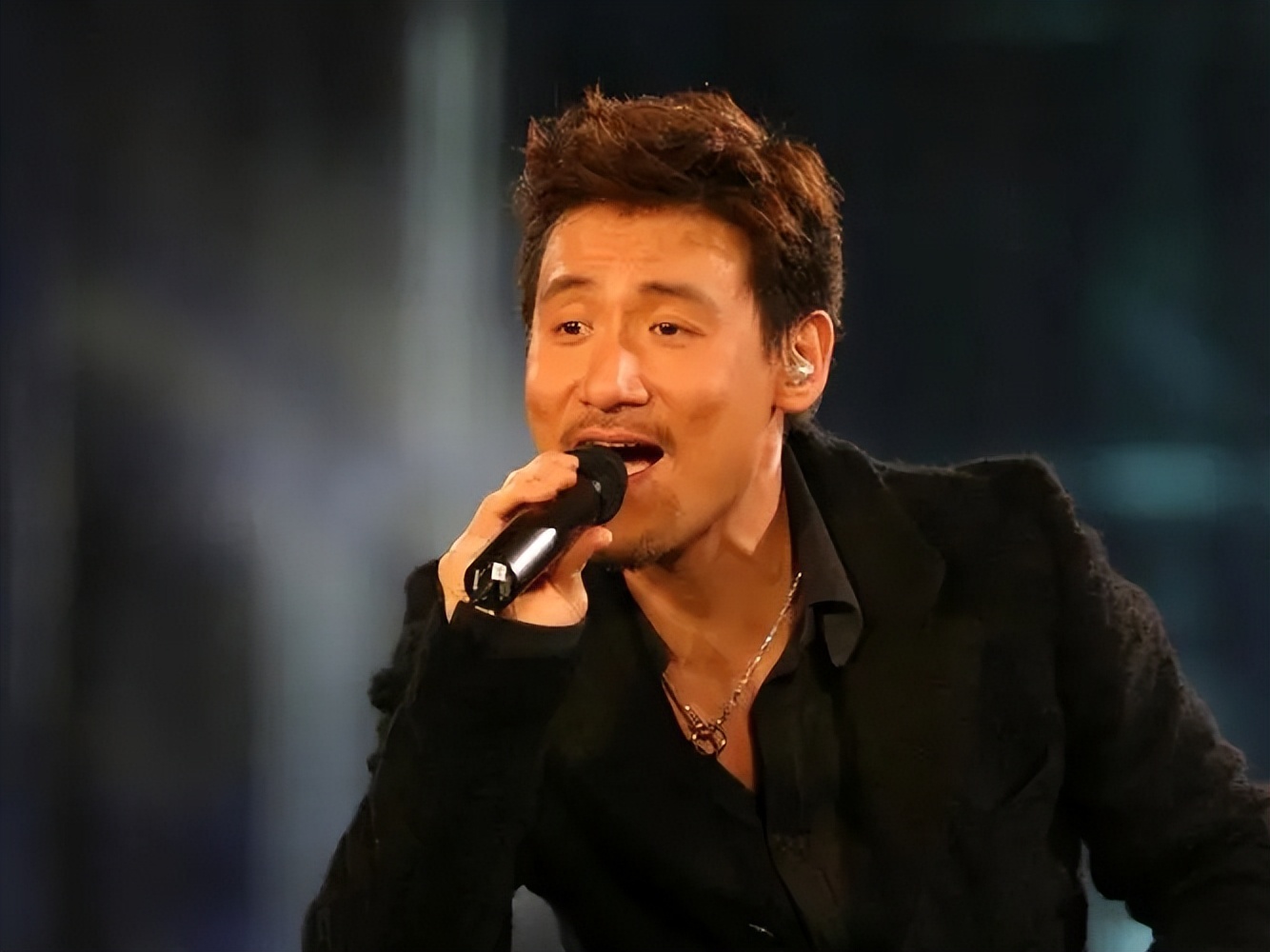 炎明熹和单依纯唱功对比,炎明熹和单依纯唱功分析