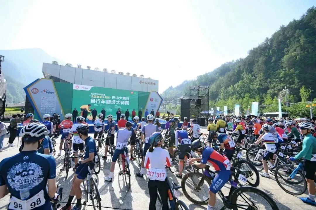 千万人在线观看峡谷“车神”争霸！