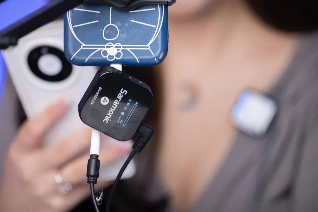 小型移动麦克风推荐,无线一拖二手持麦克风推荐