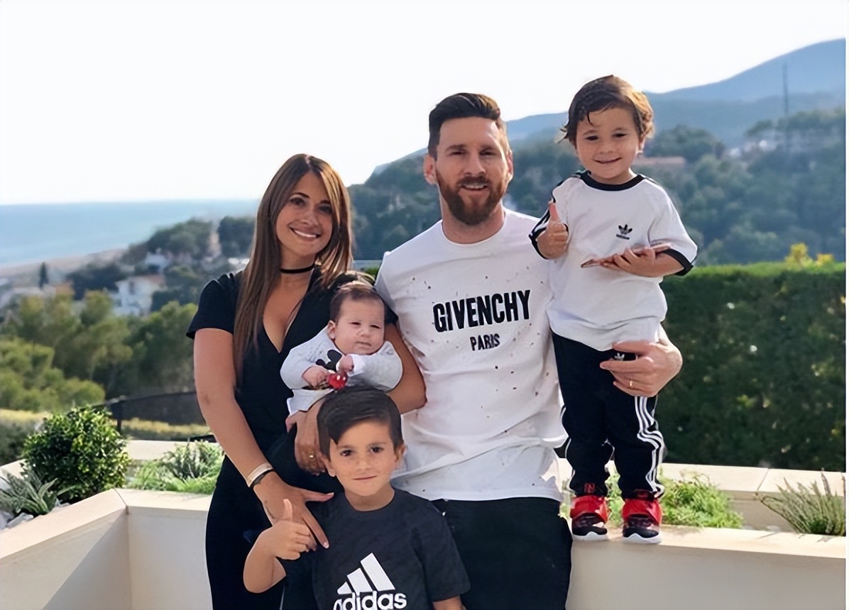 梅西与安东内拉步入婚姻殿堂,梅西承认和安东内拉的爱情