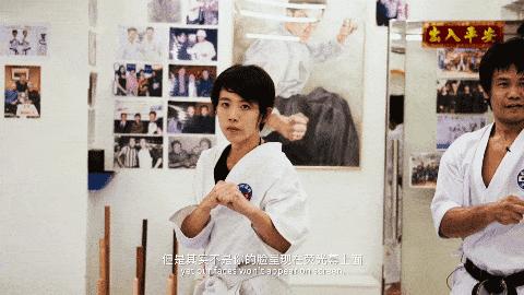 87岁开山鼻祖去世！那个拿命搏的港片时代，捧出的都是巨星