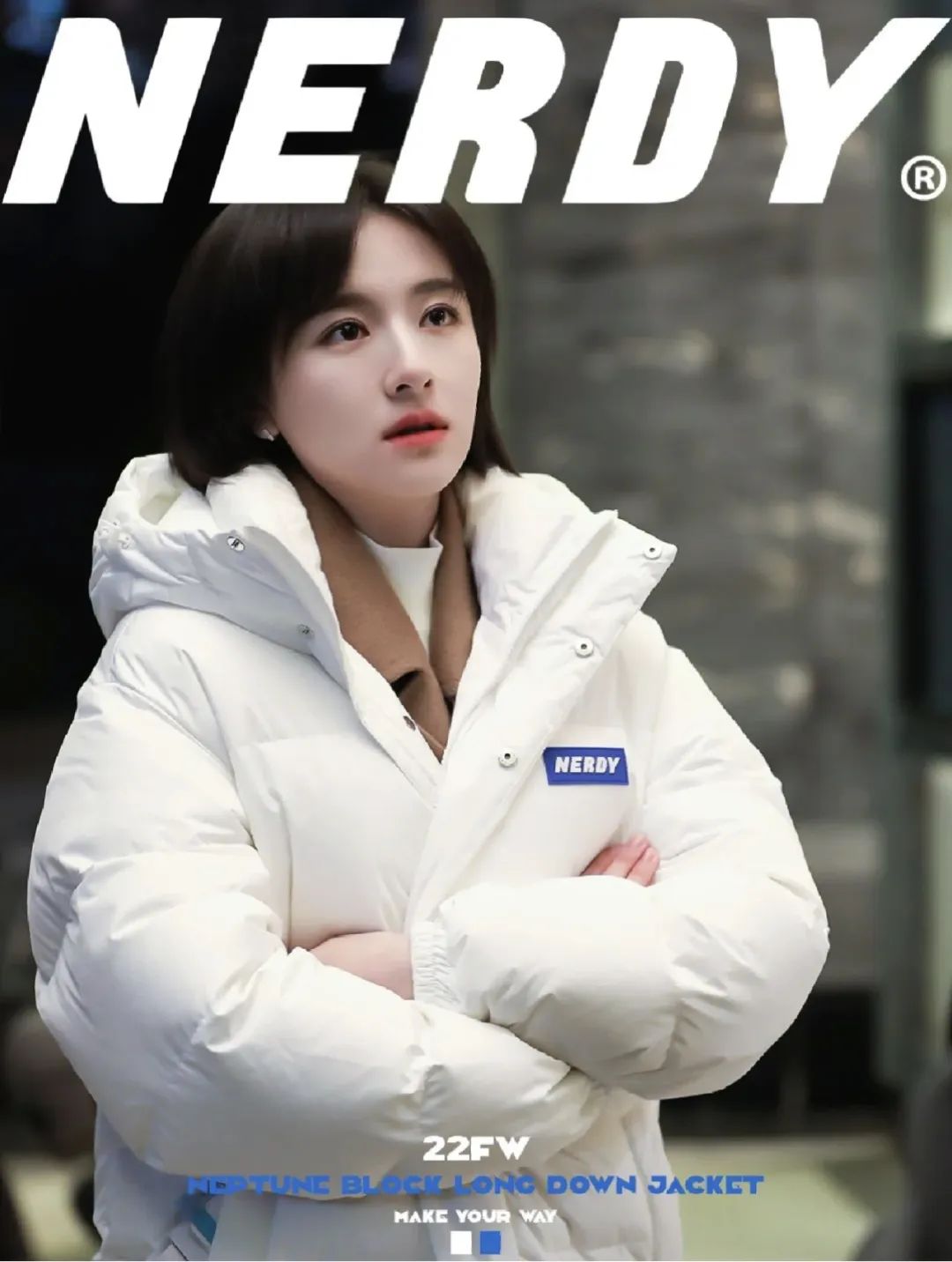 白色长款羽绒服韩系裙子穿搭,今年流行穿搭羽绒服加什么靴子