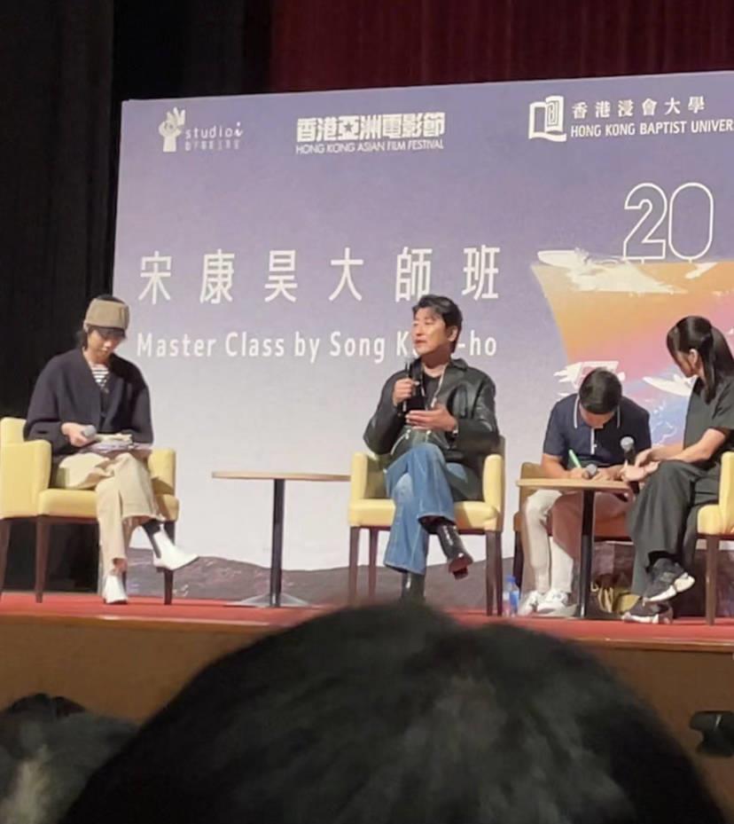 周星驰宣布拍摄少林女足怎么报名,周星驰邀请宋康昊