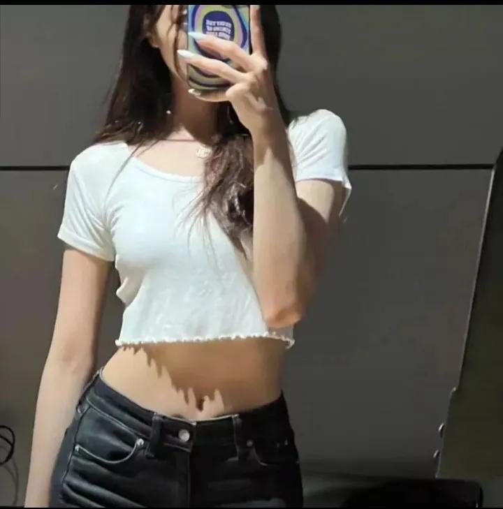 裙裾飞扬的解释,裙裾飞扬下半句