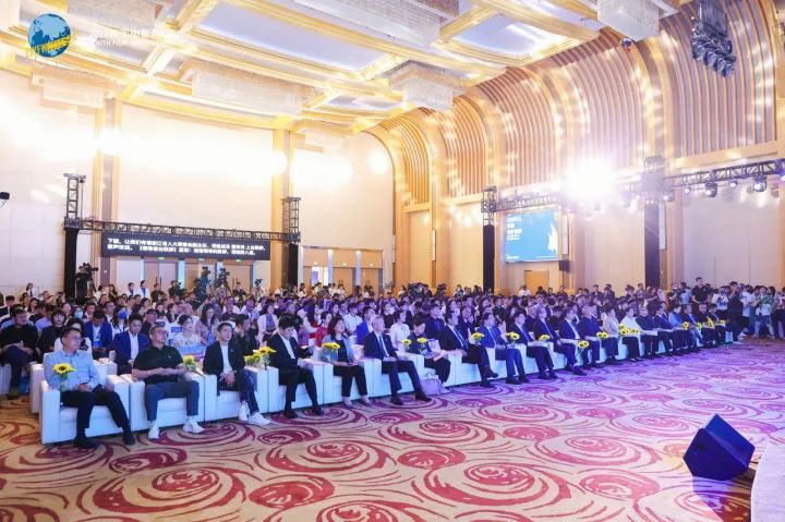 佟丽娅张光北吴谨言…百位电影人齐聚青年电影周，你被刷屏了吗