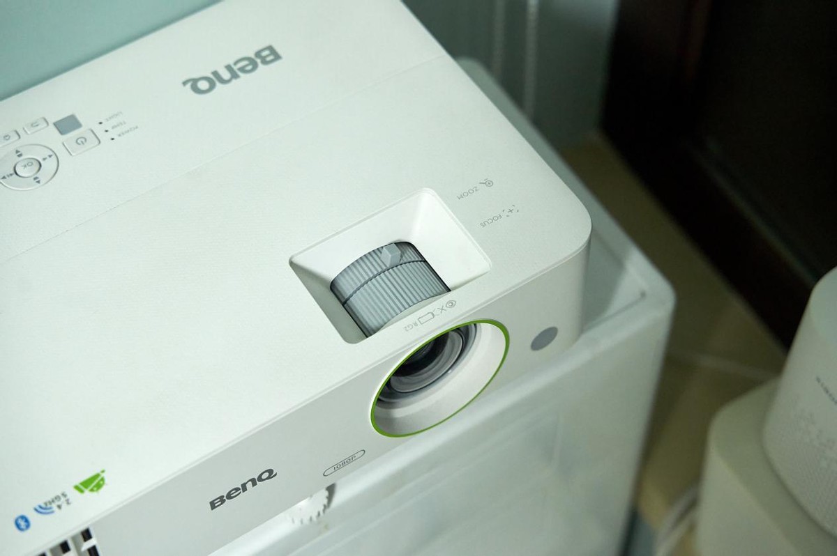 明基e580智能投影仪快速上手体验,爱普生tw5700tx和明基e582