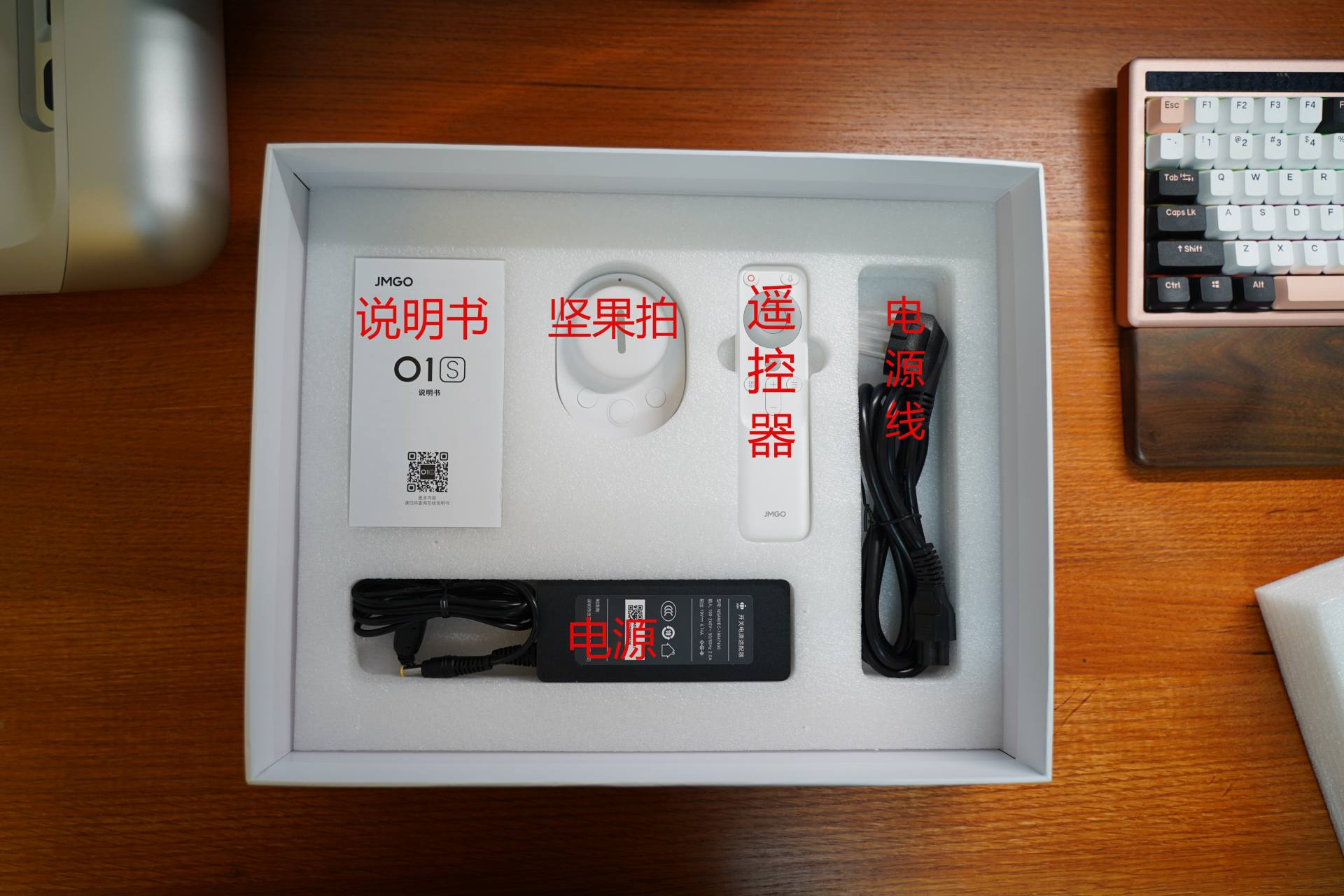 家里没空间怎么放投影仪,坚果智慧墙o1pro超短焦投影仪家用