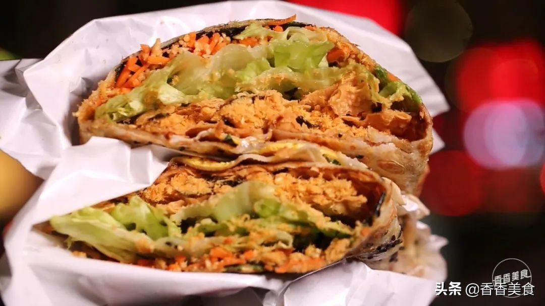 小到只有一个窗户的档口,天天排队就为一个“饼”?