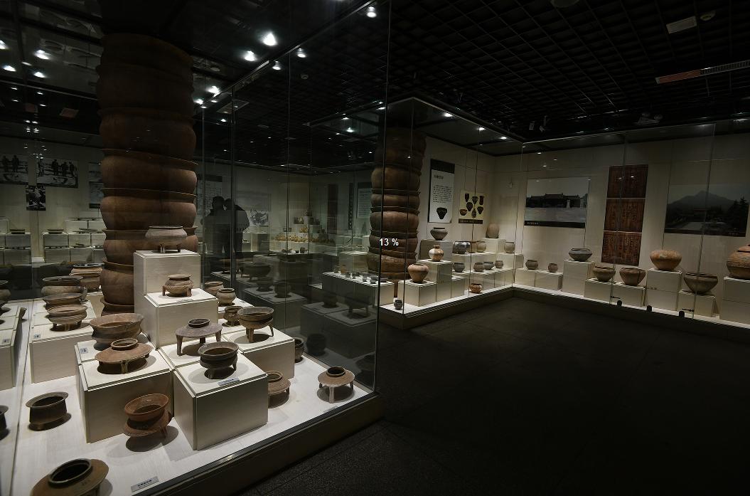 中国最古老的石磨盘,行走河南读懂中国甲骨文