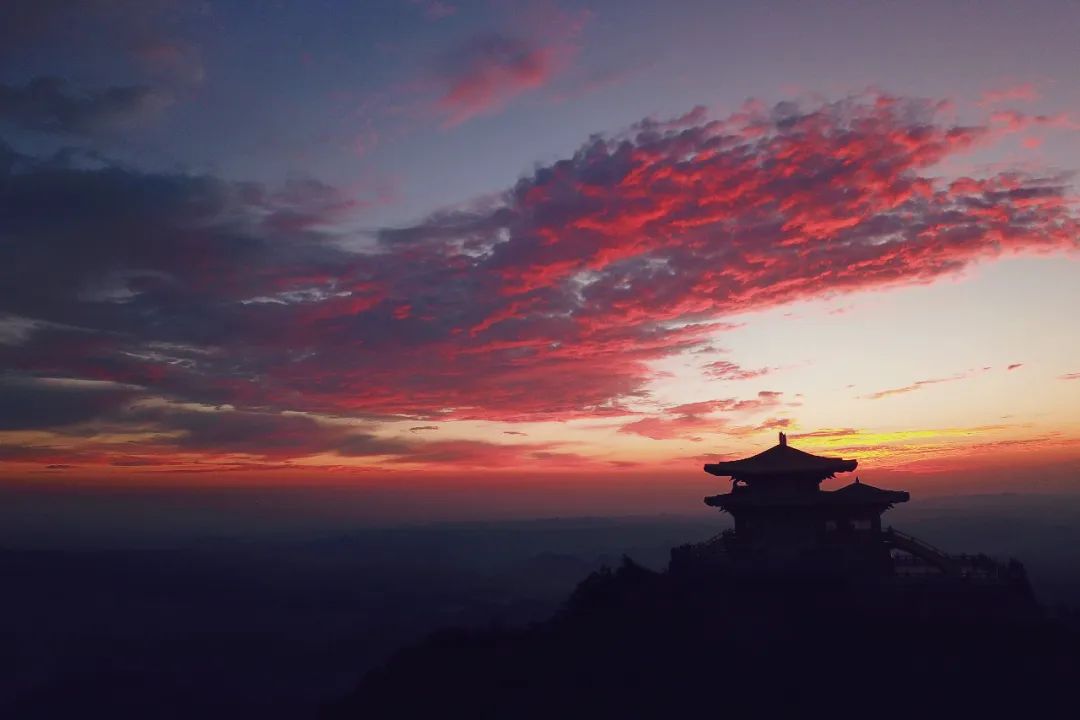 随州旅游景区夜景,随州大洪山金顶看日出