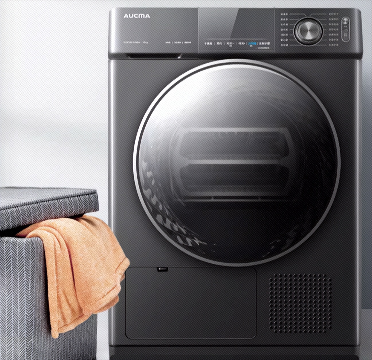 干衣机有一种很难闻的味道,干衣机烘干的衣服会有水渍吗