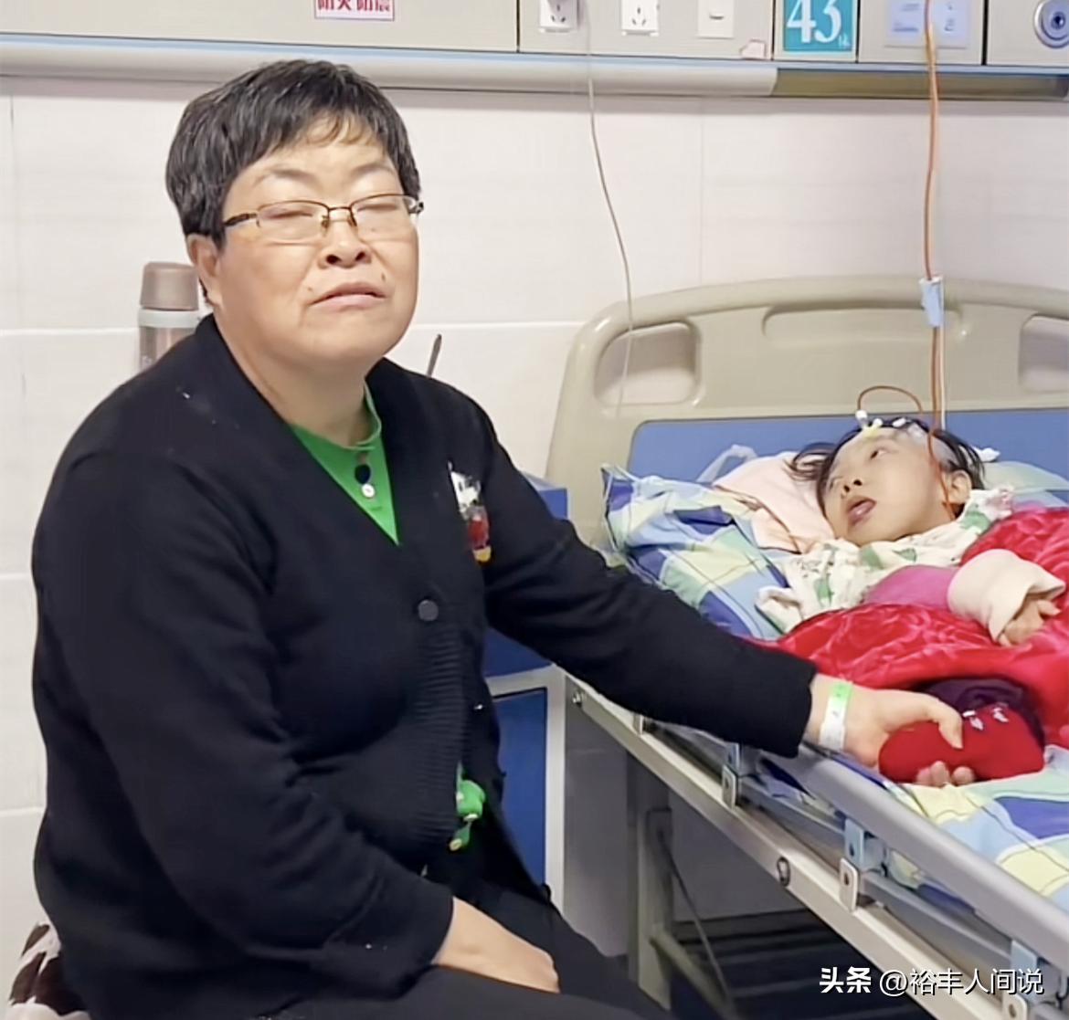 一路走好！16岁网红欢欢不幸去世，51岁妈妈照顾16年爸爸选择抛弃