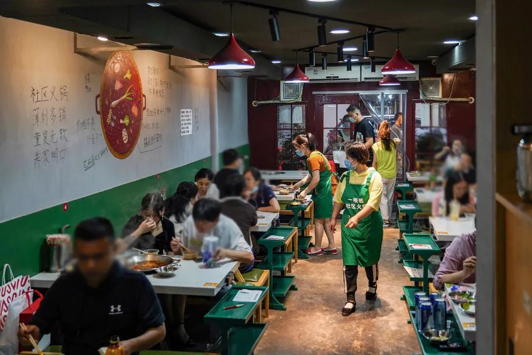 社区火锅新战事：连锁*火军**拼夫妻店！