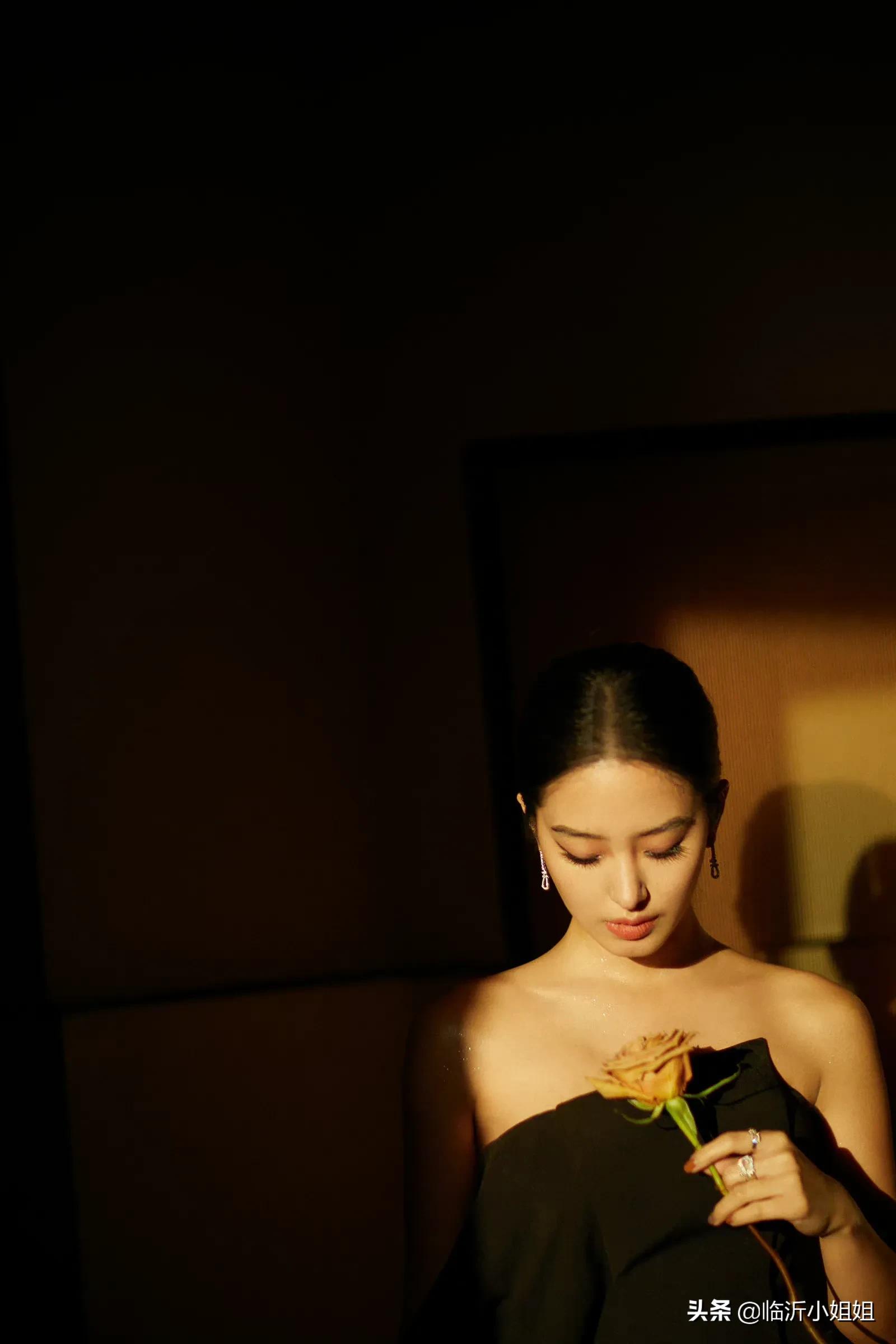 杨采钰惊艳写真图片,杨采钰惊艳写真照片