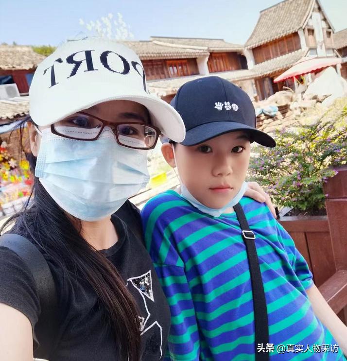 90后女孩放弃工作摆地摊月入9万,浙江女孩辞职摆地摊月入9万