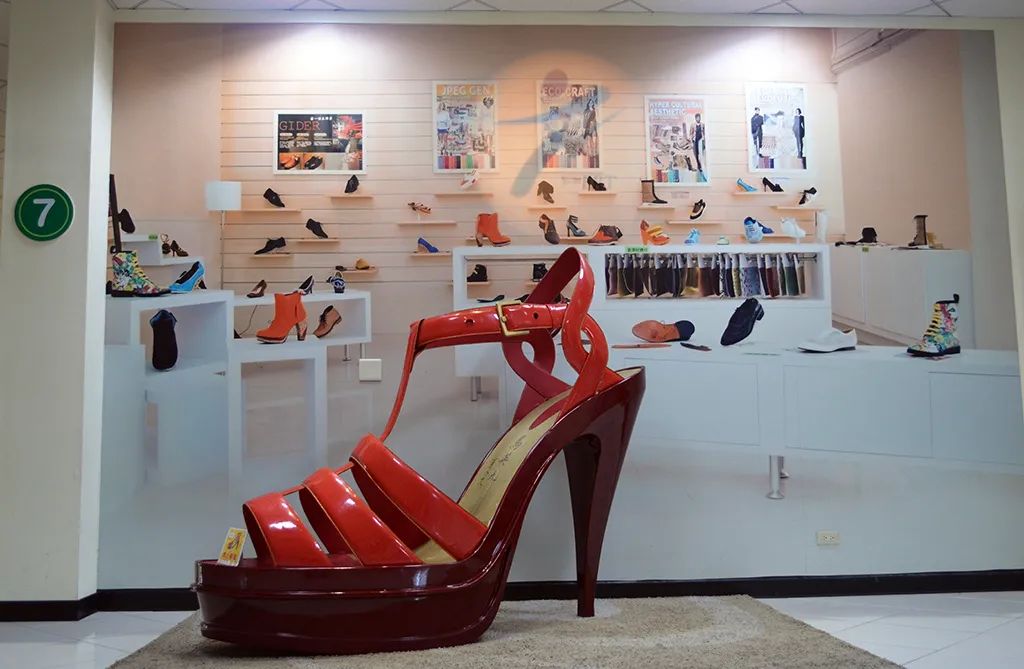 全球只有一家的工艺鞋子,超级好玩的鞋子