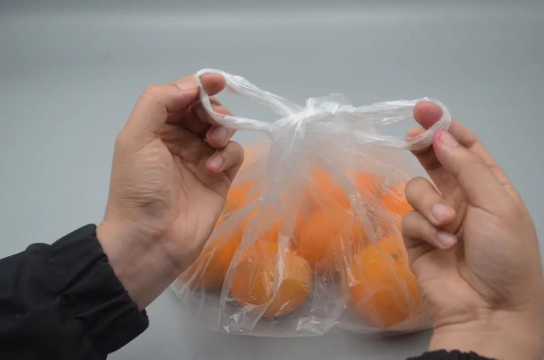 使用塑料袋双面胶笔做书包小挂件,塑料袋双面胶