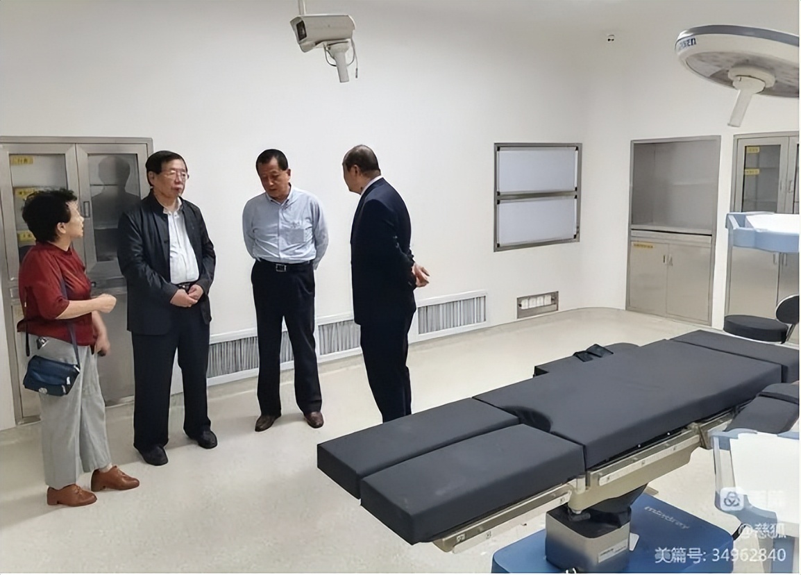 第34个“全国爱牙日”暨小白兔口腔医疗科技集团创立20周年新闻发布会在西安举行