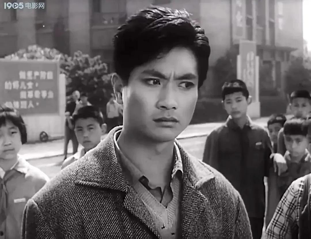 老电影海燕,老电影两个小足球队1956插曲