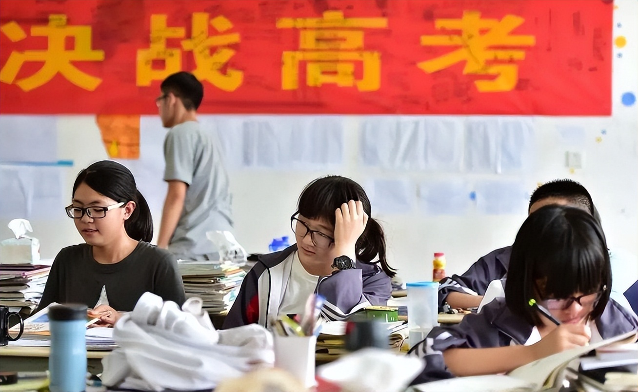 “高考600多分真的很耀眼”，百日誓师女孩考了645，全校文科第一