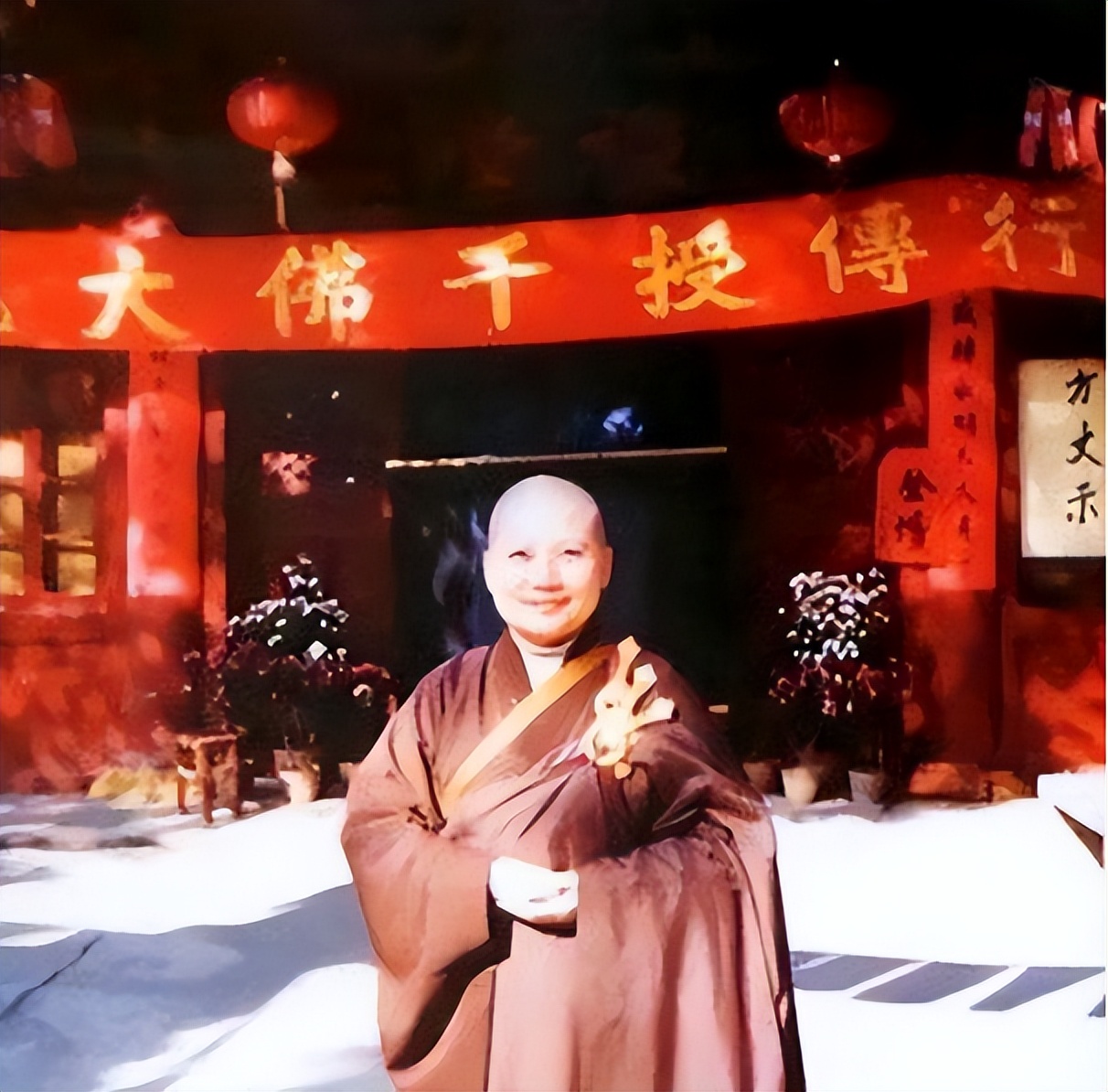 歌手李娜为何在巅峰时期出家,歌手李娜出家现状