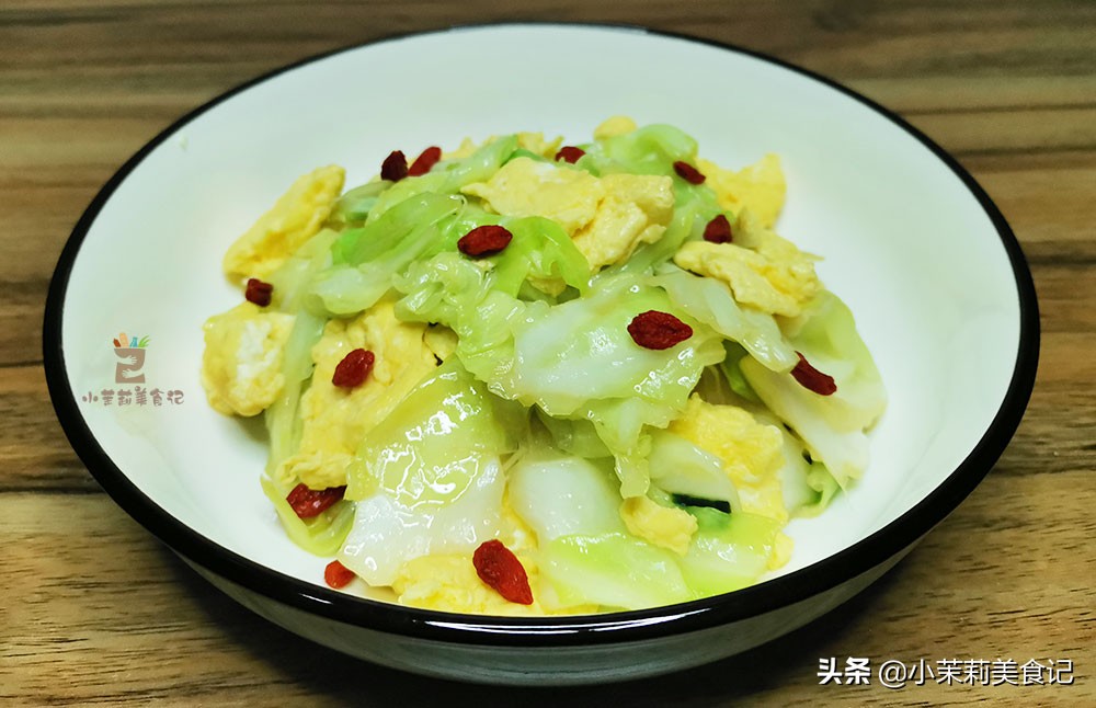 女人皮肤干燥需要补水吗,秋冬皮肤干燥可以每天敷面膜吗