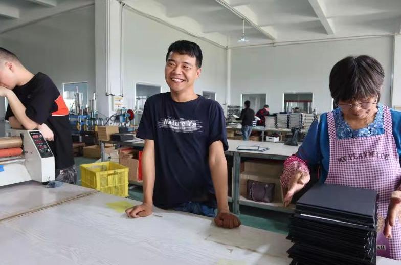 被羞辱为“狗都不如”的脑瘫患者，凭一己之力年入千万，感动中国