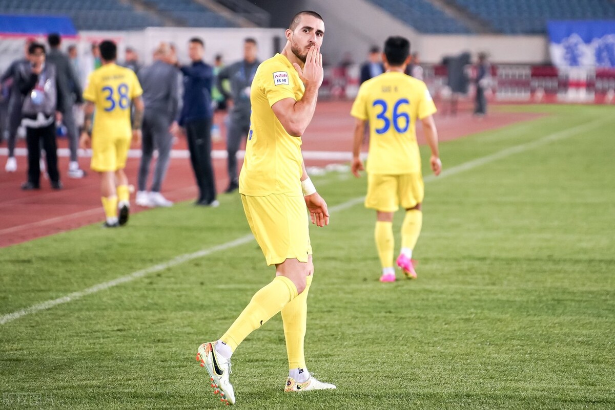 于根伟津门球衣,于根伟最喜欢的球鞋