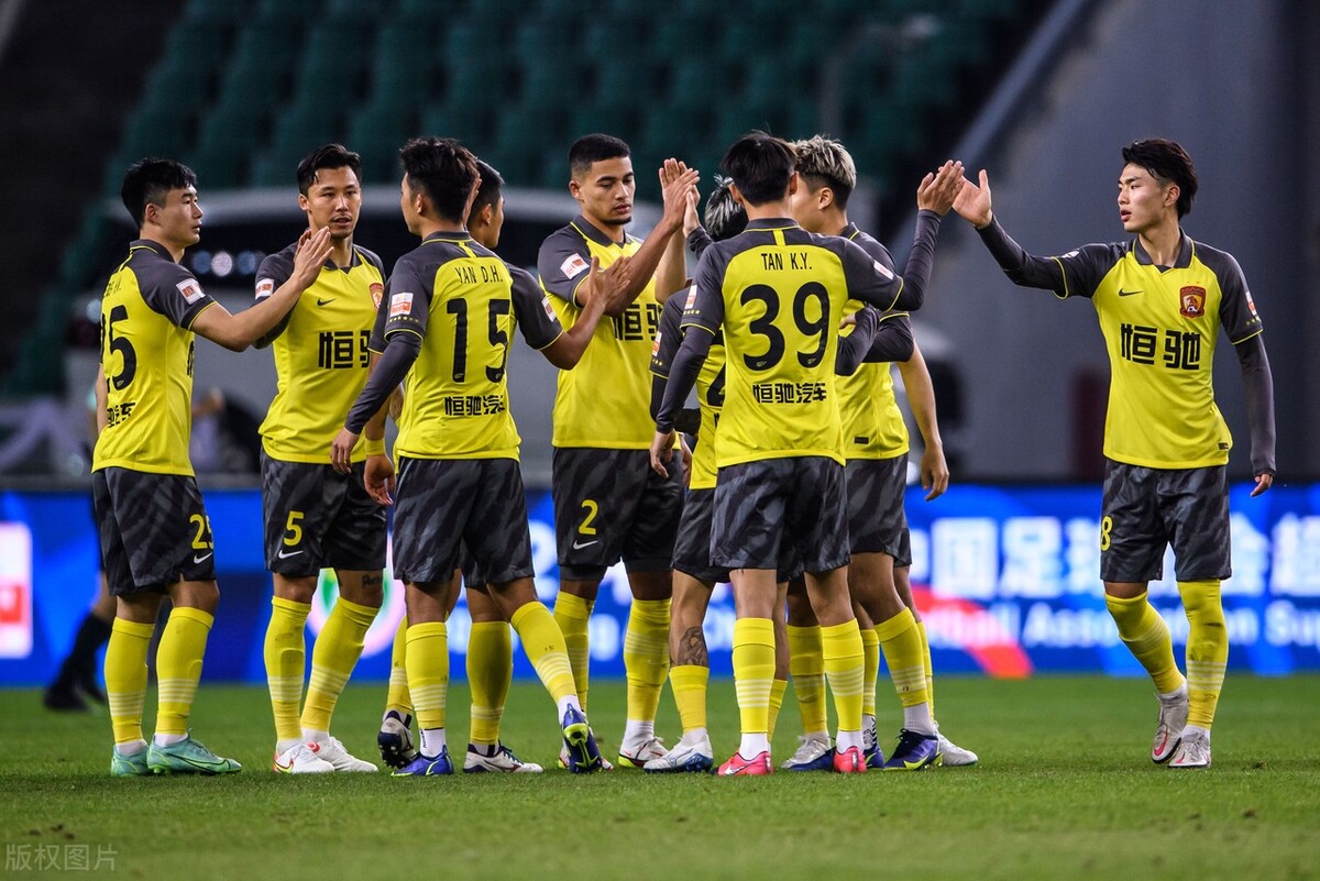 王者归来？曝恒大已经结清广州队工资，新赞助商即将入主