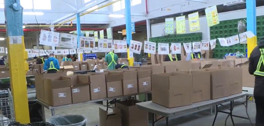 单亲妈妈带着两岁娃流浪,单亲华人妈妈带3个孩子