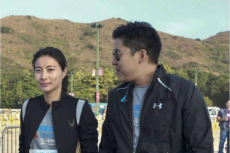 跳水皇后郭晶晶晒全家福,跳水女皇郭晶晶和豪门阔少