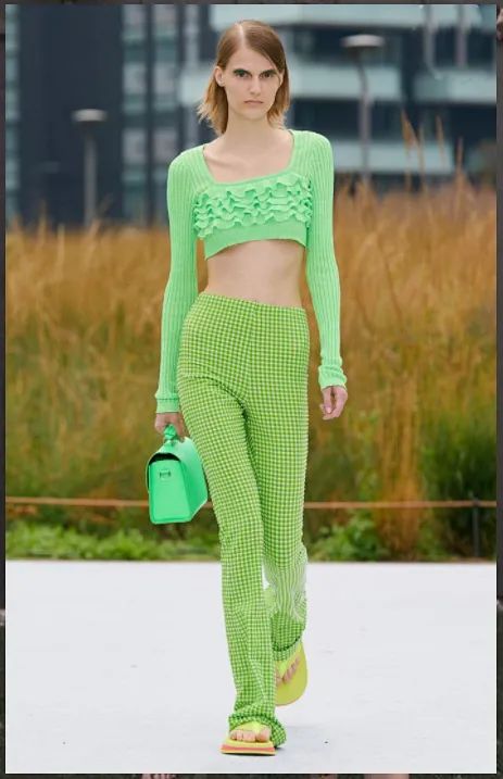 不同领型搭配衣服,如何看懂服装颜色搭配图