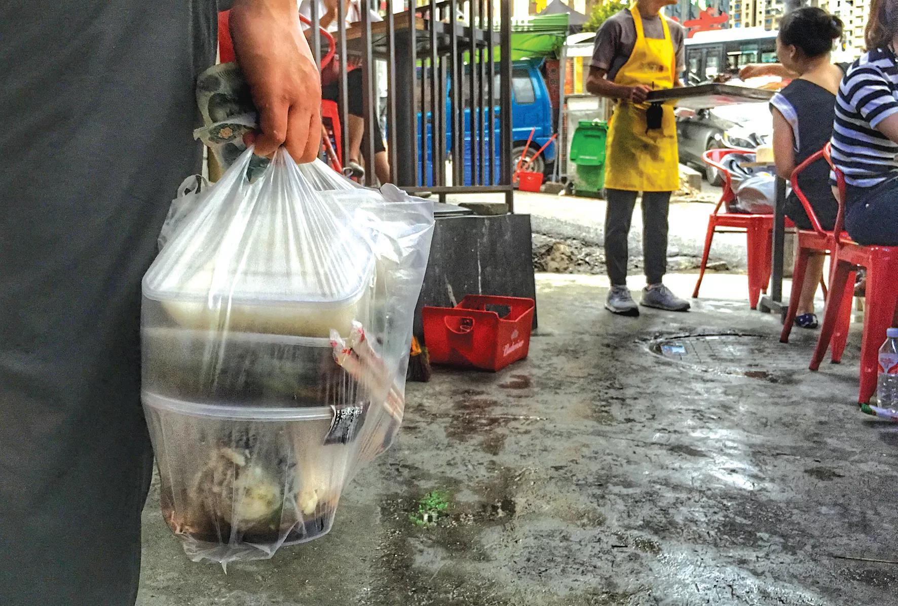 越来越多中国人热衷打包剩菜用国货，因为穷吗？务实的背后是自信