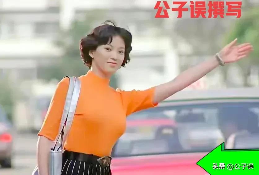 她拒绝登上情色杂志的封面，转身一脱成名，如今专演八路军女战士