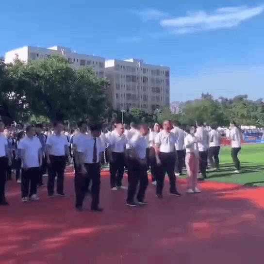广东学校开幕式震撼全场,广东这所学校超硬核