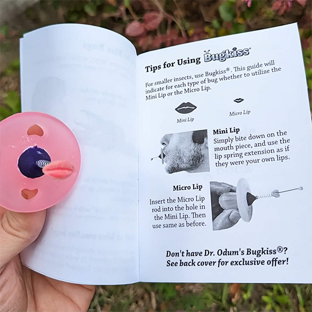 老外用虫子接吻器狂亲蚯蚓，连苍蝇路过都要被嘬两口