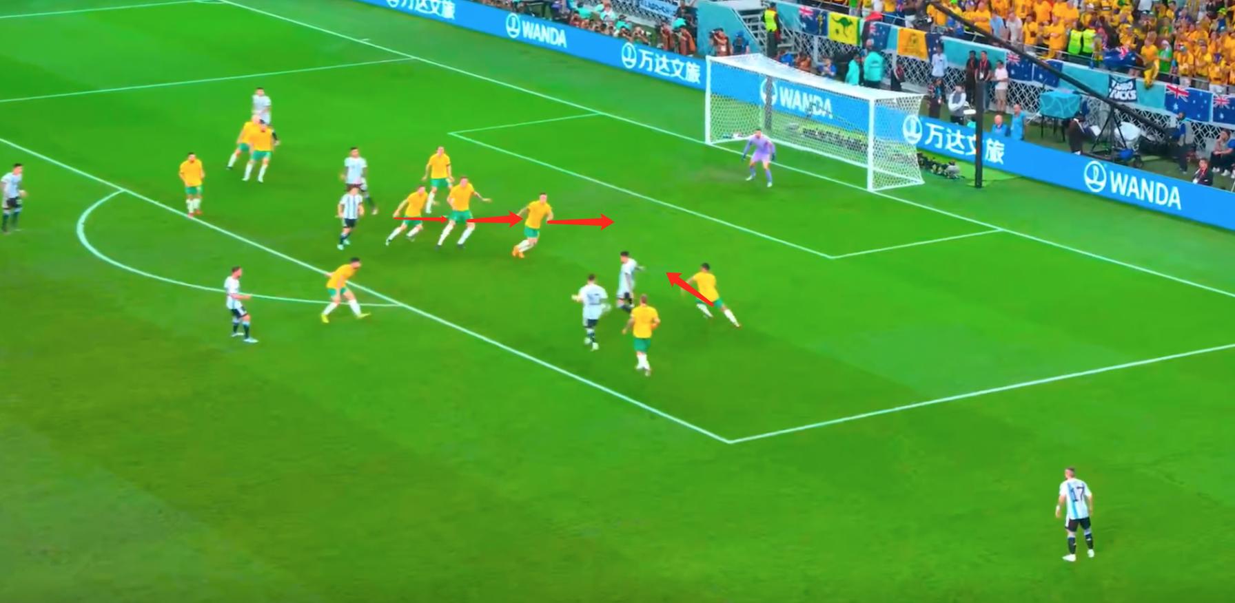 梅西隐蔽射门,梅西过人防守人倒地