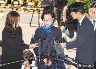 韩国富家千金打骂家里的佣人,韩国富家千金欺负家里的小保姆