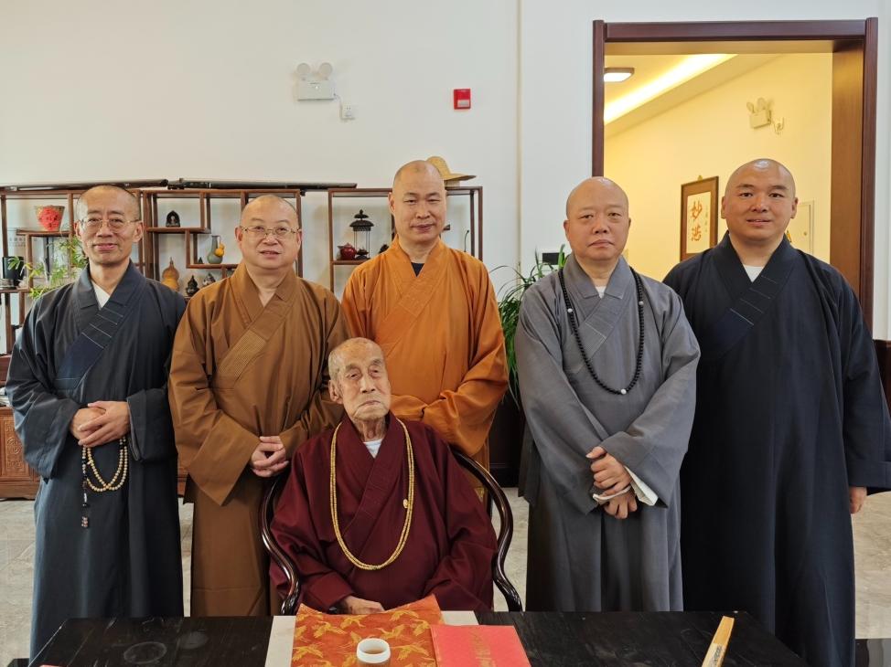 正慈法师简介,百岁高僧圆山大长老传法