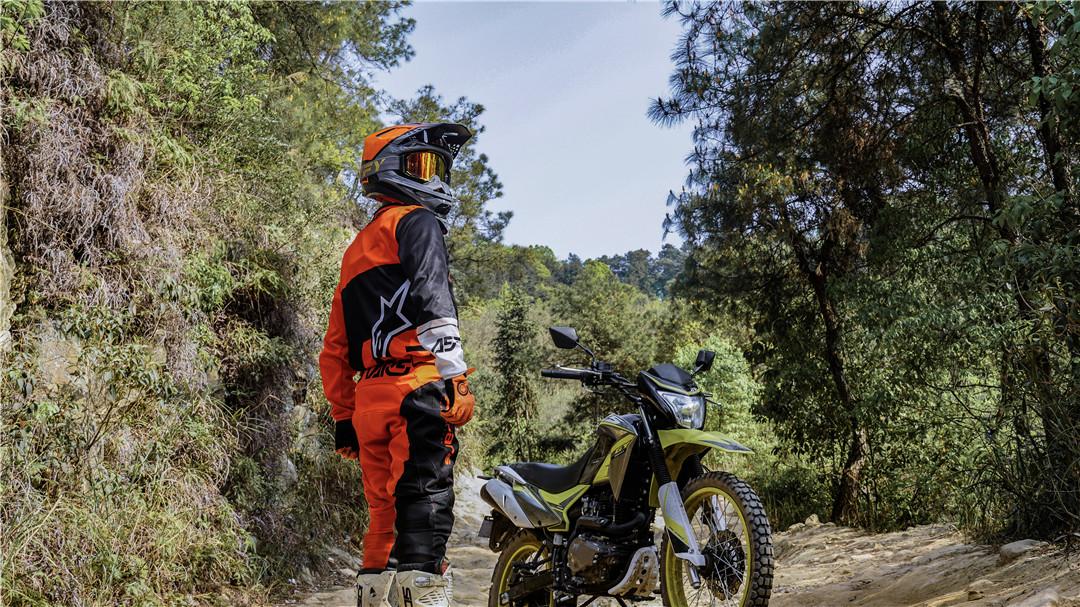 能上路的250cc摩托跑车,能跑250迈左右的摩托车