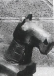 骑木驴是古代惩治女性罪犯的酷刑,在小说中多用于奸夫谋财