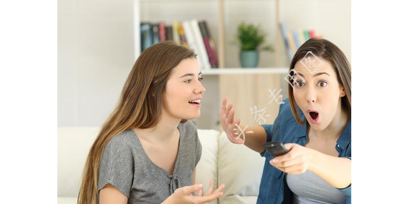 “姐，妈住院了，给5万”“你啥时候换妈了？我陪我妈逛街呢”