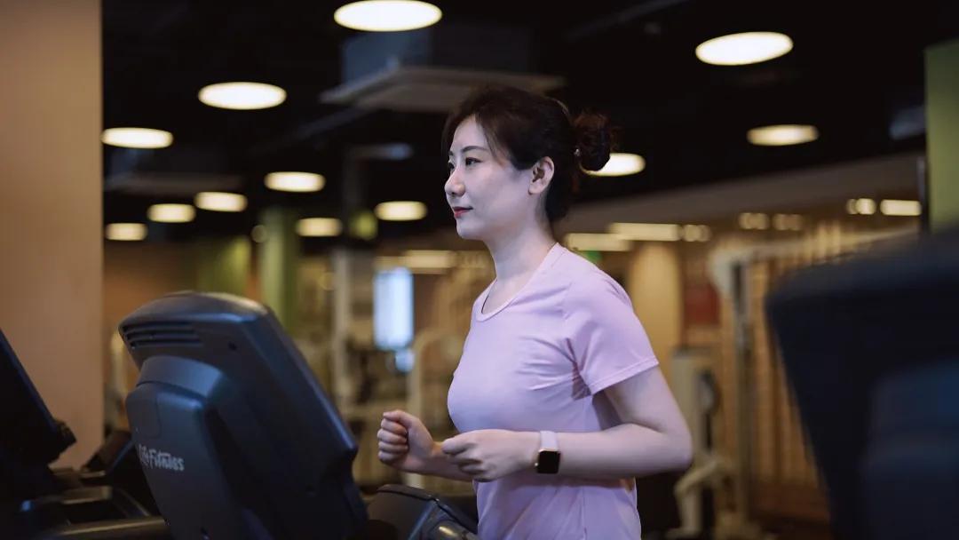 女孩为爱走天涯哭了,女生为爱走天涯