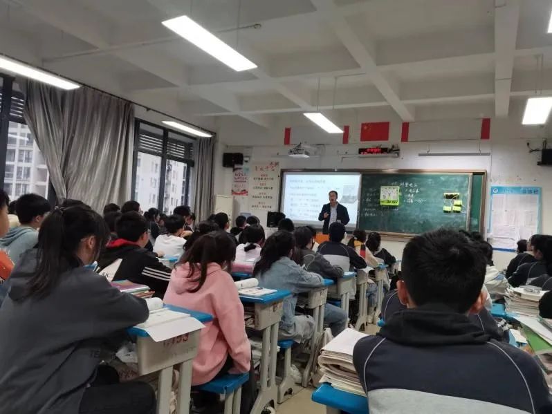 万州三中江南校区最近视频,万州第三中学江南校区