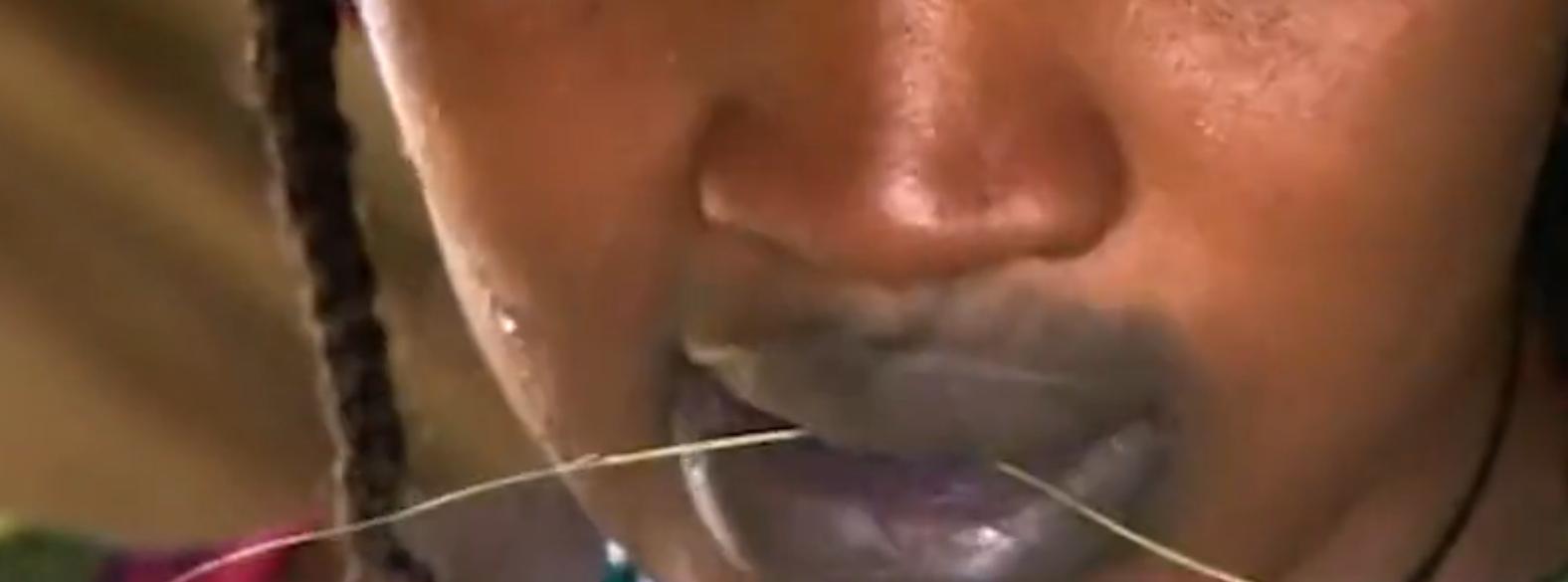 “黑肠嘴”？非洲富拉尼族，女性嘴唇“厚、黑、大”被认为是漂亮