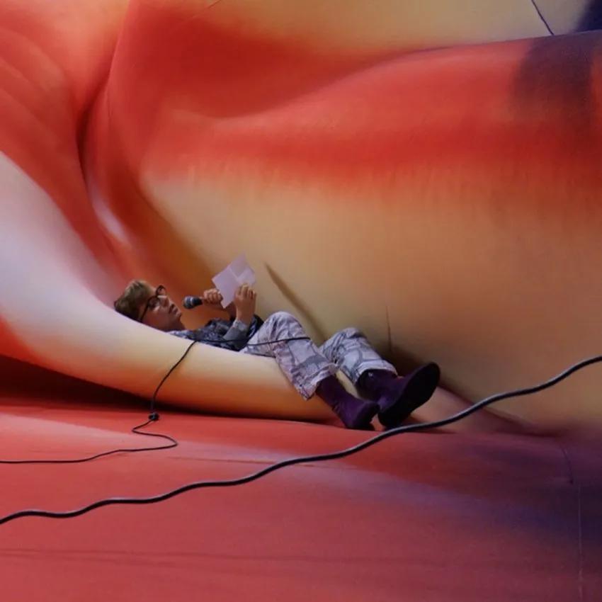 “垃圾创作”狂卖500万，网友忍不住群嘲：污染环境，这也叫艺术