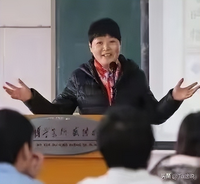 湘潭大学女教授和校门口摆摊的丈夫，女教授：他都是为了我