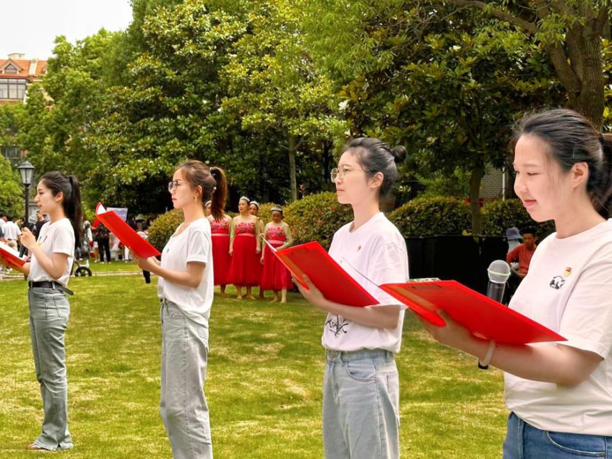 爱心超市、中医义诊、血压血糖测量……松江这个“15分钟社区生活圈”市集好热闹