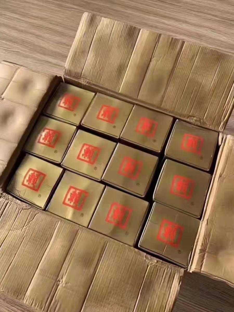 赖茅97香港回归纪念版酒,97赖茅回归纪念酒都是假的吗